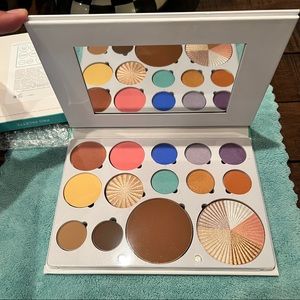 OFRA Cosmetics Pro Palette - Free Spirit